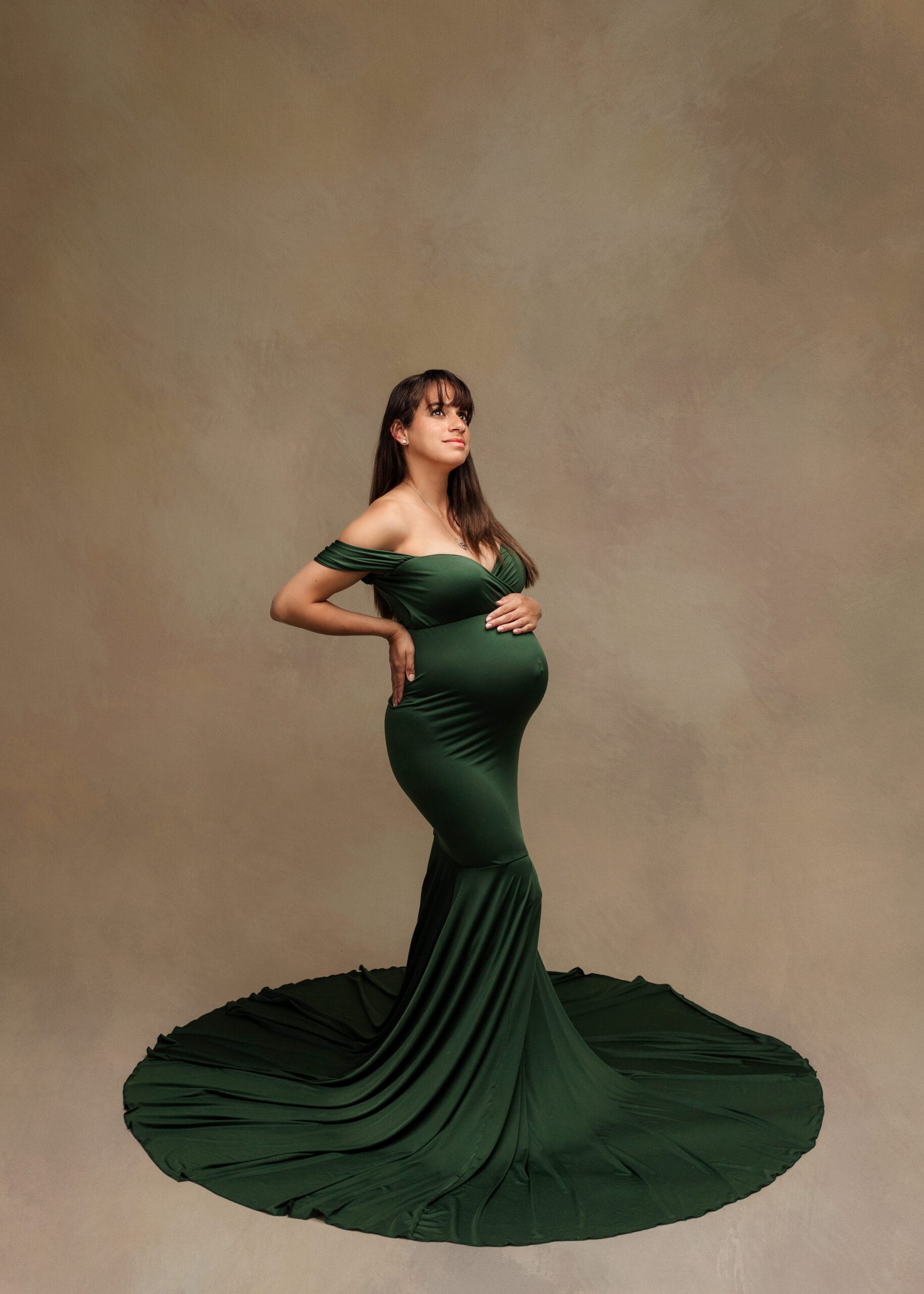 Maternity photograph in Grants Pass, Oregon studio.