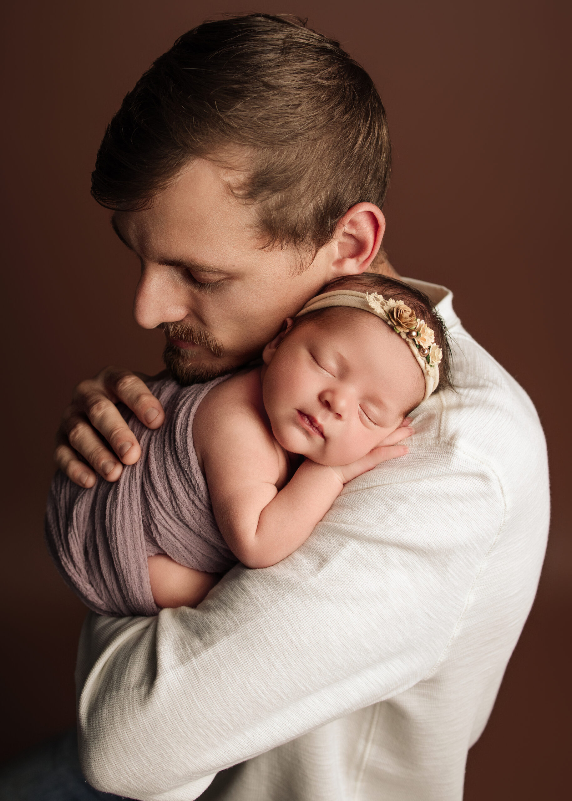 Dad holding his newborn girl in Grants Pass newborn studio